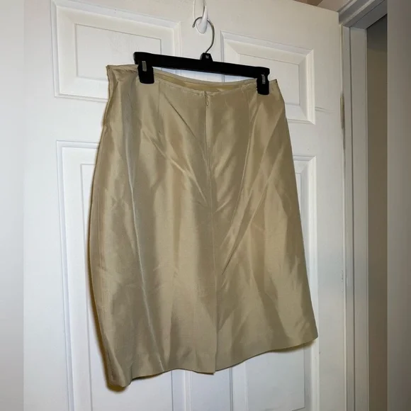 Talbots Pure Silk Embroidered Beads Beige Suit Sz 12 Petite Skirt Blazer Floral - Picture 8 of 14